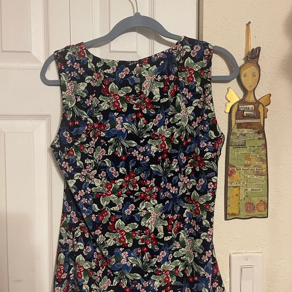 Tommy Hilfiger top. - Picture 3 of 3